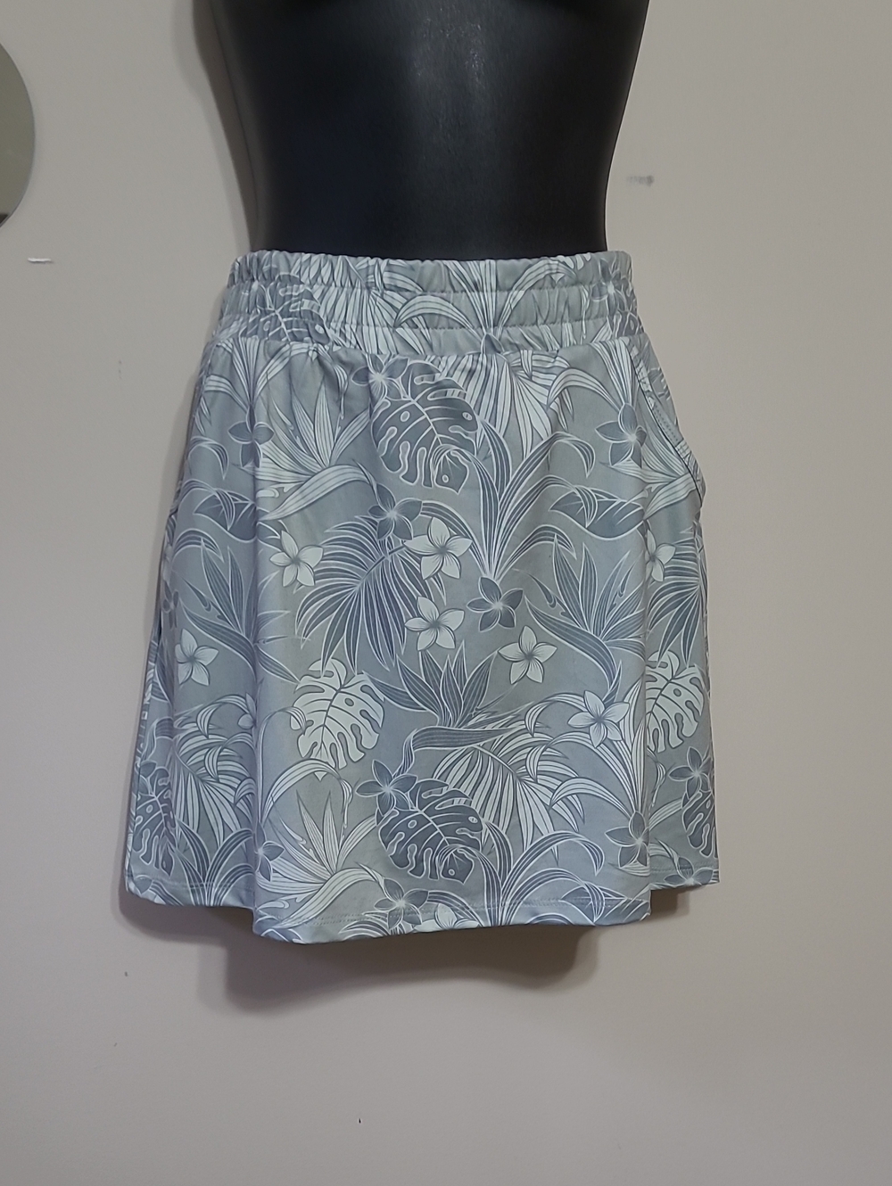 ⭐️ Freedom Trail By Kyodan Sage Green Tropical Print Skort Sz Small